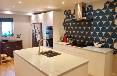 Highbury Apartment | Lovely 3 Bedroom Garden Duplex in Islington/Stoke Newington. Family friendly!