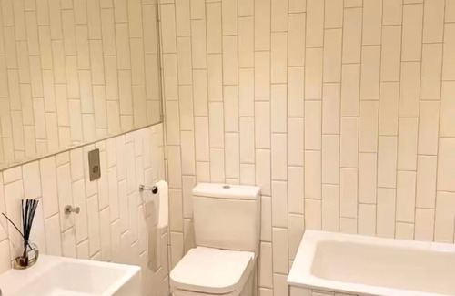 Highbury Apartment | Lovely 3 Bedroom Garden Duplex in Islington/Stoke Newington. Family friendly!