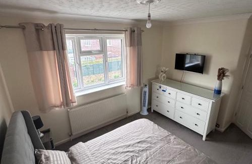 Borehamwood House | Lovely 3 bedroom house in Borehamwood .
