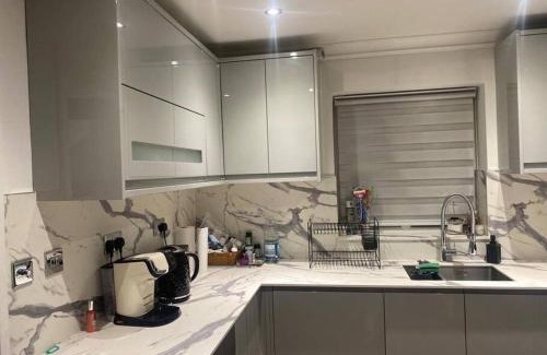 Borehamwood House | Lovely 3 bedroom house in Borehamwood .