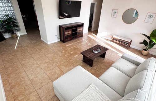 Sunset House | Lovely 3-bedroom house with pool in vibrant Miami