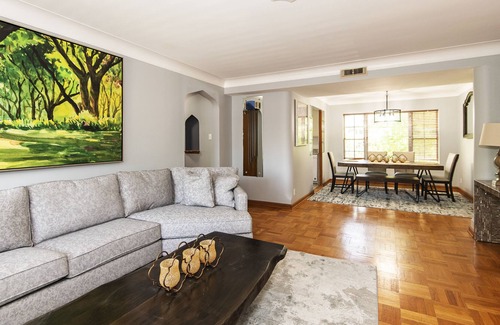 St. Louis Hills Apartment | Lovely 3 Bedroom Penthouse with Street Parking