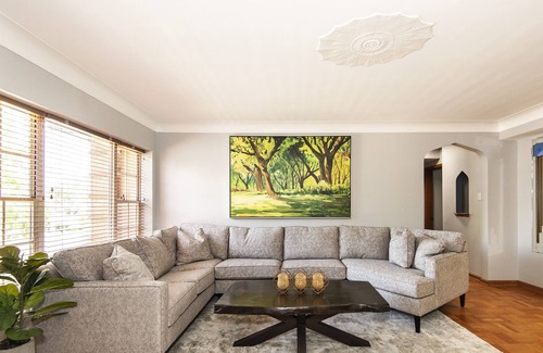 St. Louis Hills Apartment | Lovely 3 Bedroom Penthouse with Street Parking