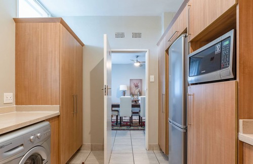 Sandown Apartment | Lovely 3 Bedroom unit in Sandton : Kambula 505