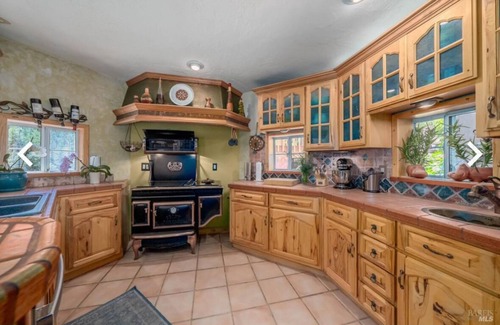 Redwood Valley House | Lovely 3-bedroom castle-get-away in Redwood Valley