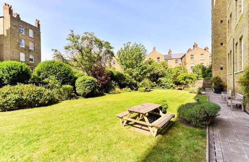 Harrow Road Apartment | LOVELY 3 BEDROOMS 2 BATH BALCONY MANSION BLOCK APARTMENT, MAIDA VALE, PADDINGTON