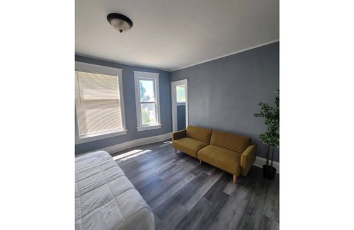 West Allis Apartment | Lovely 3 Bedrooms upper in Downtown West Allis.