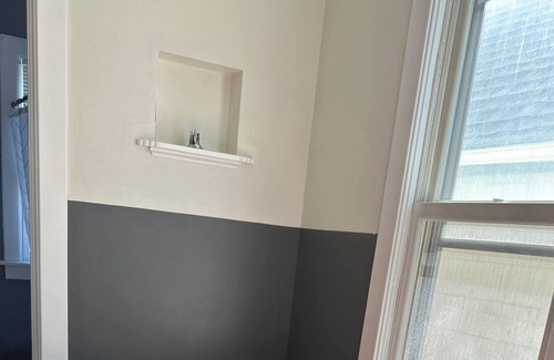 West Allis Apartment | Lovely 3 Bedrooms upper in Downtown West Allis.