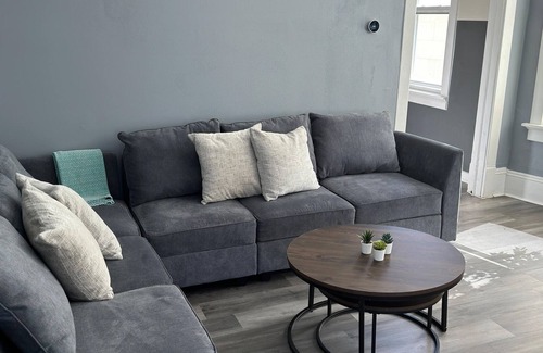 West Allis Apartment | Lovely 3 Bedrooms upper in Downtown West Allis.