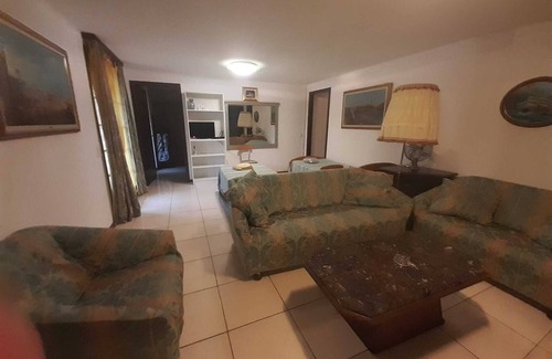 Montreux City Centre Apartment | Lovely 3-room ground floor villa. 5 mins from the beach 1 min from public transport.