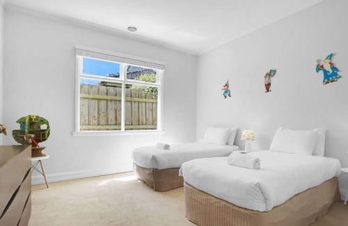 Williamstown North House | Lovely 3BR House In Seaside Area
