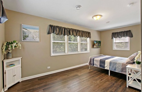 Channel Lake House | Lovely 3BR Home in Antioch l Lakeview l Dock