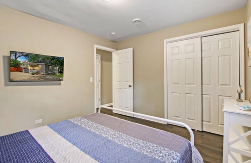 Channel Lake House | Lovely 3BR Home in Antioch l Lakeview l Dock