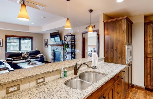 McCall House | Lovely, 3rd-floor townhome downtown - walk to the lake, dining & shopping