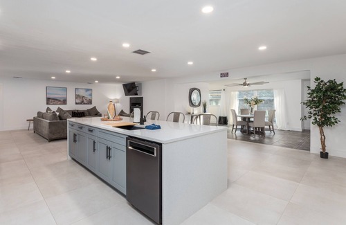 Palm Harbor House | Lovely 4/2 Palm Harbor Home Sleeps 8!, close to Clearwater Beach!