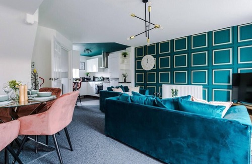 Liverpool House | Lovely 4 Bed/Monthly Discount/Bottle