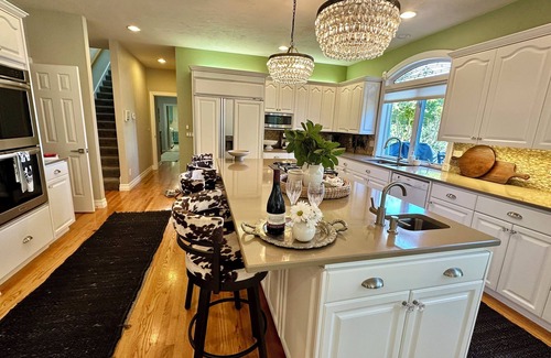 Corvallis House | Lovely 4 bedroom, 3 bath home with hot tub and stunning views of the Cascade Mt.