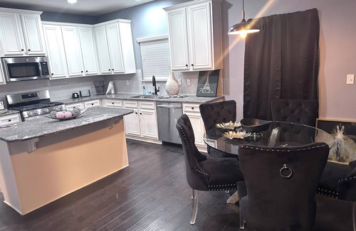 Conyers House | Lovely 4-bedroom, 3 Bath Oasis Near Grocery stores & Restaurants.