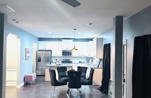 Conyers House | Lovely 4-bedroom, 3 Bath Oasis Near Grocery stores & Restaurants.