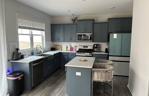 Wake Forest House | Lovely 4-bedroom home on a hill in Wake-Forest, With WiFi & air conditioning.
