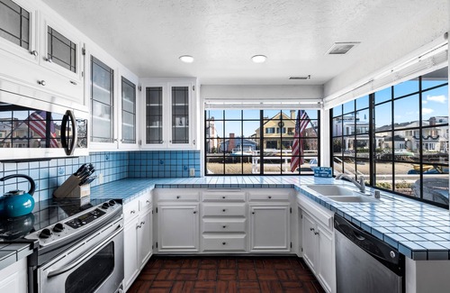 Balboa Island House | Lovely 4 bedroom, 3 bath home on 100 block of Grand Canal