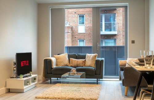 Slough Apartment | Lovely 4-sleeper Apartment in Central Slough with Free Parking
