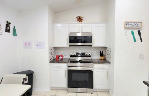Clear Creek House | Lovely 5-bedroom house with pool/spa minutes from Disney.