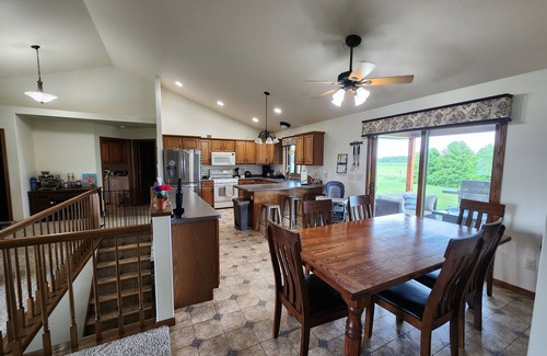 Oshkosh House | Lovely 5-bedroom house in Oshkosh with AC, WiFi 8 miles from EAA Grounds