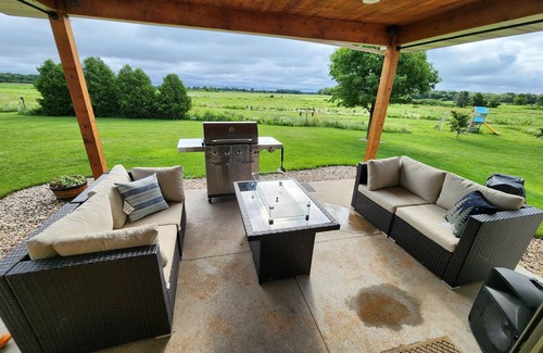 Oshkosh House | Lovely 5-bedroom house in Oshkosh with AC, WiFi 8 miles from EAA Grounds