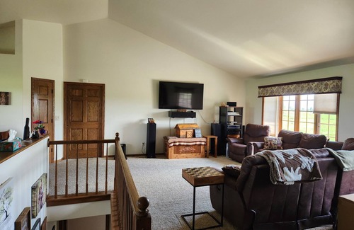 Oshkosh House | Lovely 5-bedroom house in Oshkosh with AC, WiFi 8 miles from EAA Grounds