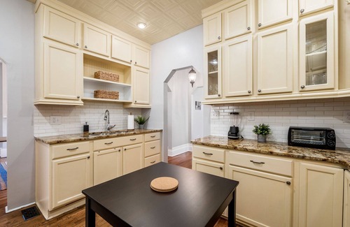 Livingston Park House | Lovely 5Br in Olde Town East