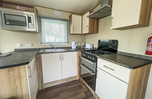 Saxmundham House | Lovely 6 berth caravan with decking at Carlton Meres in Suffolk ref 60058M