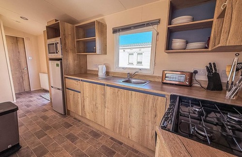 Pakefield House | Lovely 6 berth caravan close to the beach in Suffolk ref 68030BS