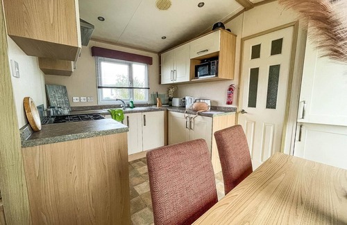 Pakefield House | Lovely 6 berth caravan with decking, WiFi and onsite beach access ref 68004CL