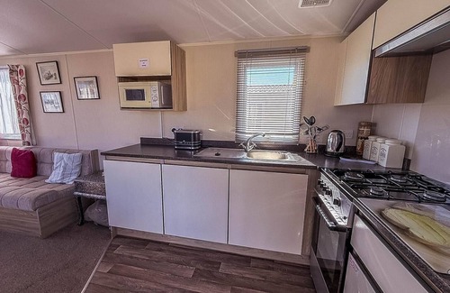 Pakefield House | Lovely 6 berth caravan with side decking on Pakefield Holiday Park ref 68032B