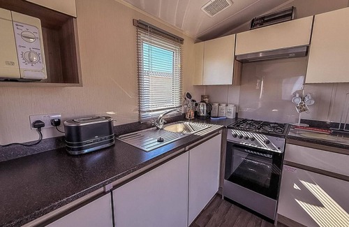 Pakefield House | Lovely 6 berth caravan with side decking on Pakefield Holiday Park ref 68032B