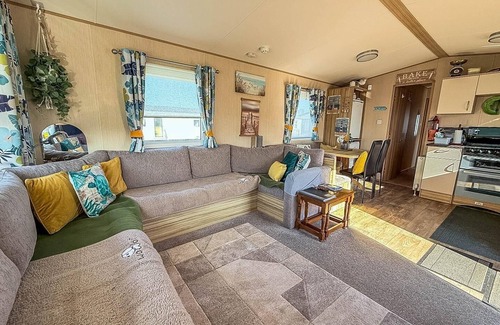 Heacham House | Lovely 6 berth caravan with decking to the side in Heacham ref 21040E