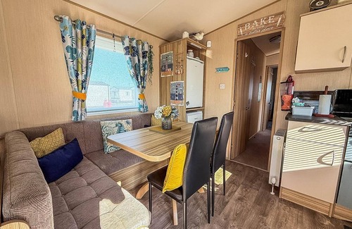 Heacham House | Lovely 6 berth caravan with decking to the side in Heacham ref 21040E