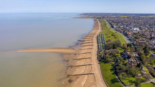 Leysdown-on-Sea Other | Lovely 8 Berth Caravan At Harts Holiday Park In Kent Ref 74066B