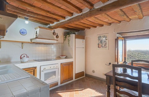 Castellina in Chianti Villa | Lovely apartment in villa with pool, WIFI, TV, patio, pets allowed, panoramic view and parking