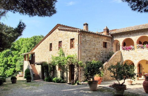 Castellina in Chianti Villa | Lovely apartment in villa with pool, WIFI, TV, patio, pets allowed, panoramic view and parking