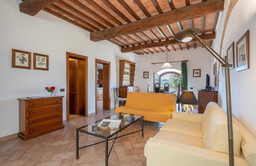 Ponte di Gabbiano Apartment | Lovely apartment for 5 guests with pool, WIFI, A/C, TV, pets allowed and parking, close to Siena