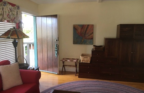 Laguna Beach Apartment | Lovely and clean upstairs studio apt.