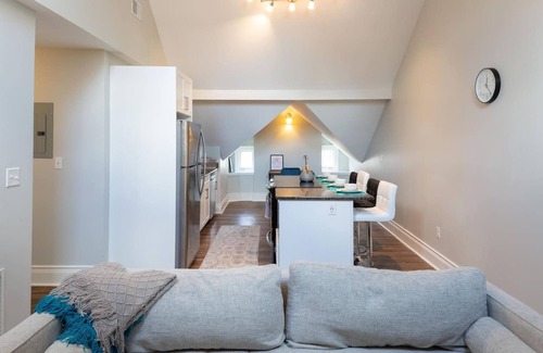 Midtown Apartment | Lovely and Spacious Apartment in Heart of Midtown