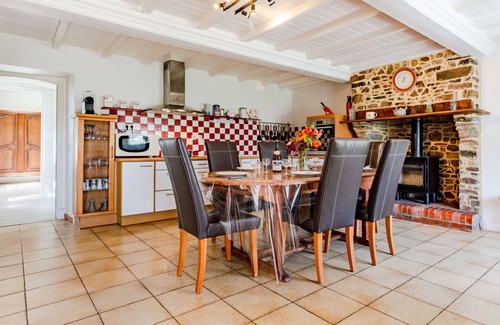 Cote Ouest Centre Manche Villa | Lovely apartment in villa for 6 people with WIFI, TV, terrace and pets allowed