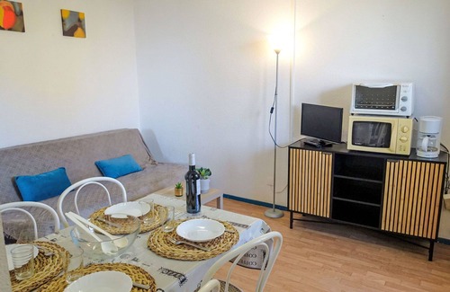 Narbonne Apartment | Lovely apartment for 4 people with WIFI, TV, balcony and pets allowed