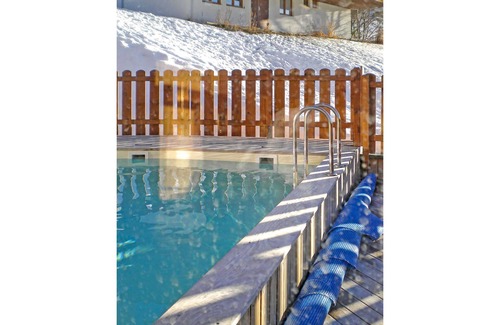 Arc-1600 Apartment | Lovely apartment for 4 guests with WIFI, pool, TV, terrace, pets allowed and parking