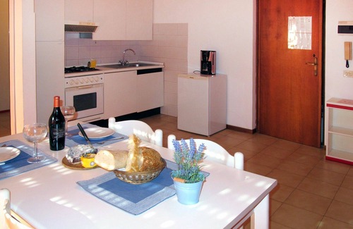 Luni Mare Apartment | Lovely apartment for 4 guests with pool, A/C, WIFI, TV, balcony, pets allowed and parking