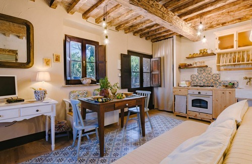 Civitella Paganico Apartment | Lovely apartment for 4 guests with A/C, pool, WIFI, TV, terrace, pets allowed and parking