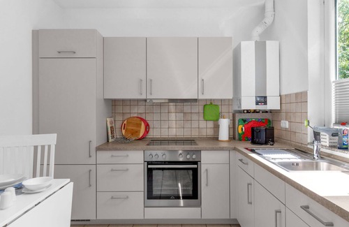Warwerort Apartment | Lovely apartment for 6 guests with WIFI, TV, terrace, pets allowed and parking